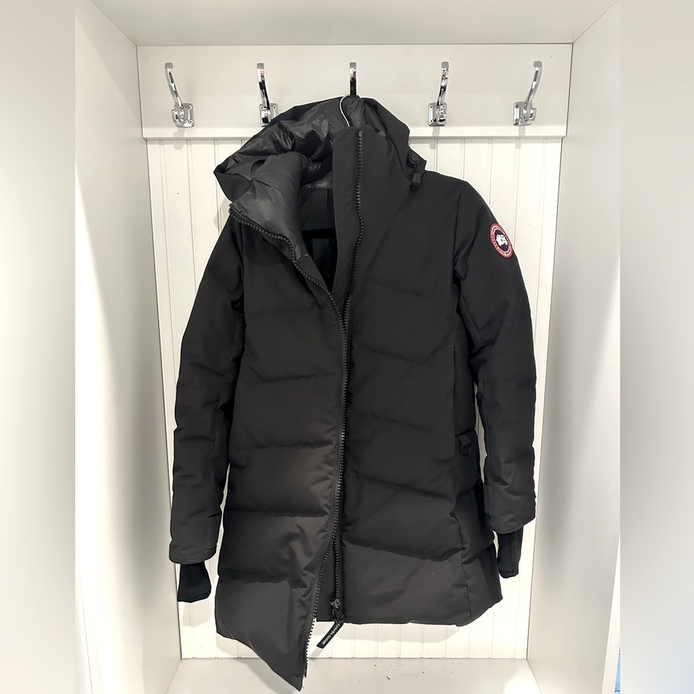 Canada Goose Aurora Parka. size small.